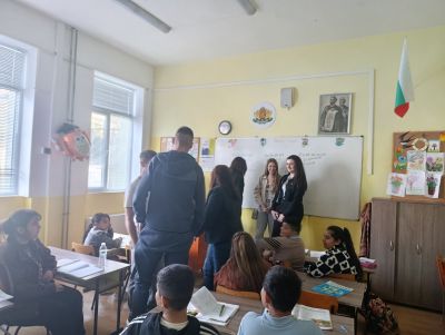 Посещение на абитуриенти випуск 2026 при първите учители. Признание и благодарност! - ОУ Йордан Йовков - град Каварна