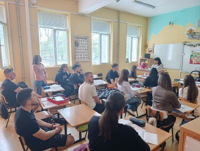Посещение на абитуриенти випуск 2026 при първите учители. Признание и благодарност! - ОУ Йордан Йовков - град Каварна