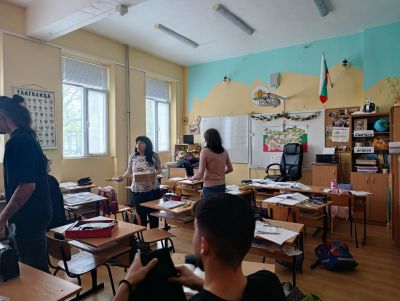 Посещение на абитуриенти випуск 2026 при първите учители. Признание и благодарност! - ОУ Йордан Йовков - град Каварна
