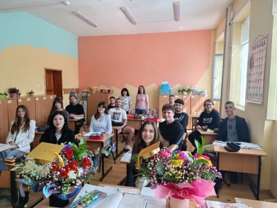 Посещение на абитуриенти випуск 2026 при първите учители. Признание и благодарност! - ОУ Йордан Йовков - град Каварна