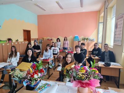 Посещение на абитуриенти випуск 2026 при първите учители. Признание и благодарност! - ОУ Йордан Йовков - град Каварна