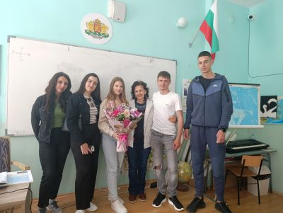 Посещение на абитуриенти випуск 2026 при първите учители. Признание и благодарност! - ОУ Йордан Йовков - град Каварна
